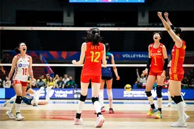刚刚！中国女排3比2击败巴西队，收获世界女排联赛开门红图片