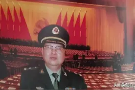 冯育军军长小说《十一级台阶》连载：第十九章开放的部队图片