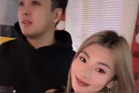 程晓玥一家从别墅搬进大平层，老公露脸长相周正，网友：比前任帅图片
