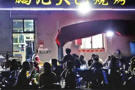 “老巷烟火繁华”系列报道33 鹏儿大巴烧烤：烧出佳肴 烤出美味图片