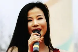 她从高烧再到去世仅16天，演唱现场复发，后抢救无效离世图片