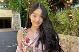 因美貌上热搜，12头身被称真人美少女战士！她才是韩女团最强神颜图片