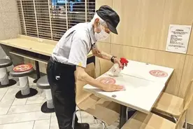 日本色情业，挤满了70岁老人图片