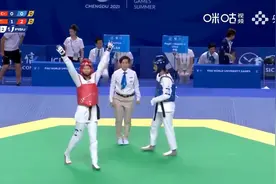 成都大运会女子跆拳道73公斤级决赛，中国选手周泽琪夺冠！图片