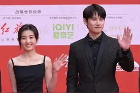 胡先煦发腮登上热搜，面部浮肿被指像40岁，本人回应：再也不吃了图片