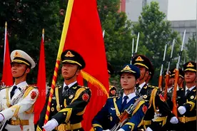 解放军为何换发21式军服？为何装备了作业服？图片