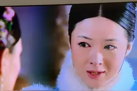 前脚董宇辉在陕西安康逛石泉古城，后脚就陪老妈刷甄嬛传，绝绝子图片
