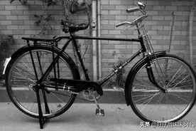 70年代“凤凰”牌自行车，一辆仅150元，在现在相当于多少钱？图片