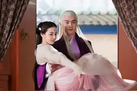影视剧里的“公主抱”总是那么轻松？当看到下半身，原谅我笑了图片