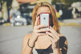 都说用手机敢不贴膜、不带壳的都是狠人，真是这样的吗？图片