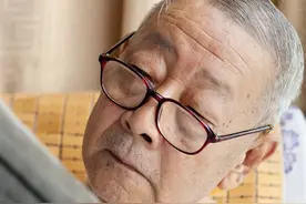 老了看东西越来越模糊，是病吗？吃叶黄素有没有用？告诉你真相图片