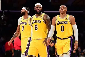 NBA：湖人VS雄鹿图片