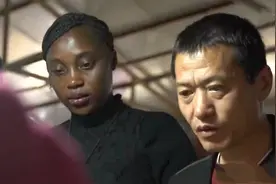 辽宁大叔出海带回非洲老婆,生孩子婆媳关系紧张后来,他们怎么样了图片