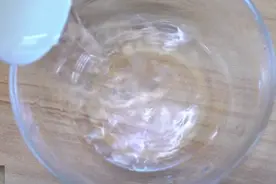 原来绒面鞋要这样清洗，不用沾水不用晒，每天都能穿新鞋！图片