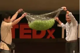 日本教授薄膜上种菜是传统蔬菜产量6倍，放90℃热水溶解，有前景图片