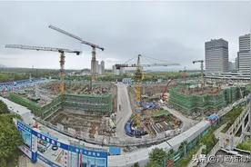 202米！青岛西海岸新区在建“第一高”冲出地平线图片