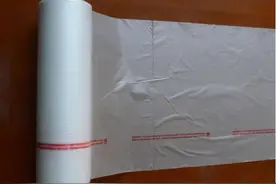 说了多少次了！超市里免费塑料袋千万不要随意带回家，别不当事！图片