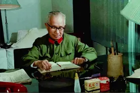 1979年粟裕率代表团访日，一日本人特地拜访，见面就喊：首长好！图片