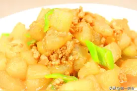 建议中老年人：春天干燥，这6种补水蔬菜该吃就吃，千万别心疼钱图片