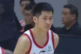 王哲林腰伤缺阵，苏州肯帝亚主场力克上海久事，扳平大比分图片