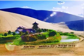 神奇的爱情圣地——鸣沙山月牙泉图片