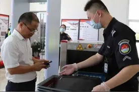 机场安全员提醒：这4样东西可以带上飞机，好多人不懂偷偷扔掉了图片