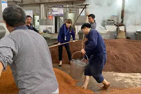 酱香白酒的酿造过程图片