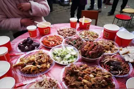 山东小伙晒广西农村流水席，16道全是硬菜，不用随礼，直呼太值了图片