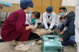 心脏骤停40分钟 他们仍未放弃抢救 终于等到心电监护仪上出现自主心跳！图片