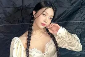 “挤奶衫”的性感，不应该被藏起来！照着潮人这样穿，高级又洋气图片