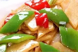 炒土豆片的家常做法，清淡爽口，味美鲜香，营养又下饭，太好吃了图片