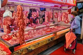 台湾粮食危机爆了！台当局警告8月猪鸡必涨，赵少康批：民不聊生图片
