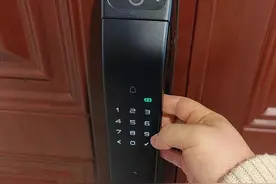 高端智能门锁为什么“卖不动”？看完网友的评论后，我完全理解了图片