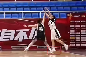 女篮恶性事件：球员被垫脚，脱臼+三处骨折+韧带撕裂！曾获一等功图片