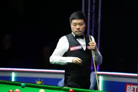 4-1！丁俊晖大获全胜，英格兰公开赛德比晋级，静候艾伦争夺16强图片