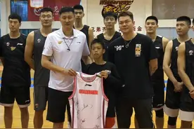 独臂篮球少年张家诚的故事将搬上大荧幕 朱芳雨获邀出演剧中角色图片