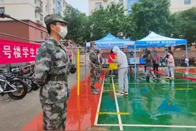 继郑大后，郑州又一所高校学生私自外出，多名学生被严重警告处分图片