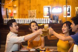 5个引爆气氛的酒桌游戏，老酒友都知道的，冷场? 不存在的！图片