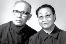 卧底夫妻假戏真做，妻子牺牲丈夫独身多年，7年后亡妻突然找上门图片
