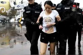 女黑老大王紫绮，靠漂亮脸蛋盘踞重庆15年，残害失足少女2000多人图片