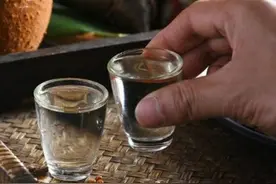 每天只喝二两酒，坚决不喝多，一年过后身体会发生什么变化？图片