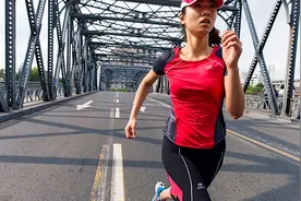 青岛一女子坚持晨跑，一年后发生了什么？医生：运动后改掉1习惯图片