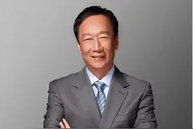 独立参选？辅选蓝小鸡？郭台铭结束日本之行返回台湾，未来动向备受关注图片