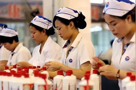 茅台酒这么贵，该如何防止员工“偷喝”？不妨听听酒厂女工怎么说图片