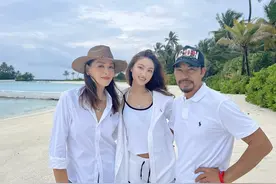 任达华一家马尔代夫度假！女儿穿吊带身材火辣，成熟美艳气场强图片