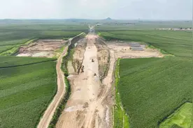 长春经济圈环线高速公路二期项目GQO4工区完成主线填挖方施工图片