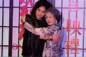 何超仪电影上映获好评，透露老公陈子聪将安排到国外做手术图片
