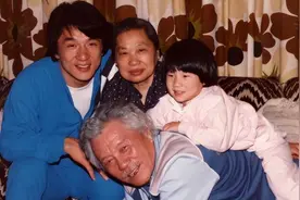 成龙生母：年轻时抛下两个女儿远走他乡，晚年生病让女儿养老送终图片