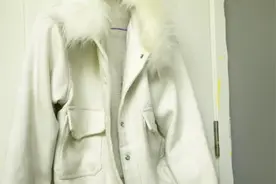原来毛呢大衣不用水洗不用晒，学会这一招，衣服就像新买的一样图片