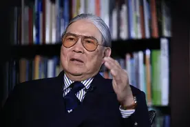 （香港回归25年）专访霍震霆：“国家给了我们很多第一”图片